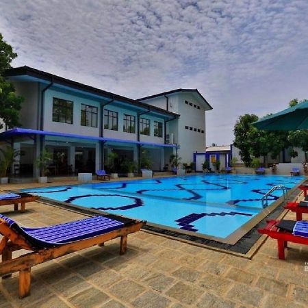 The Blue Wave Hotel Arugam Bay Bagian luar foto