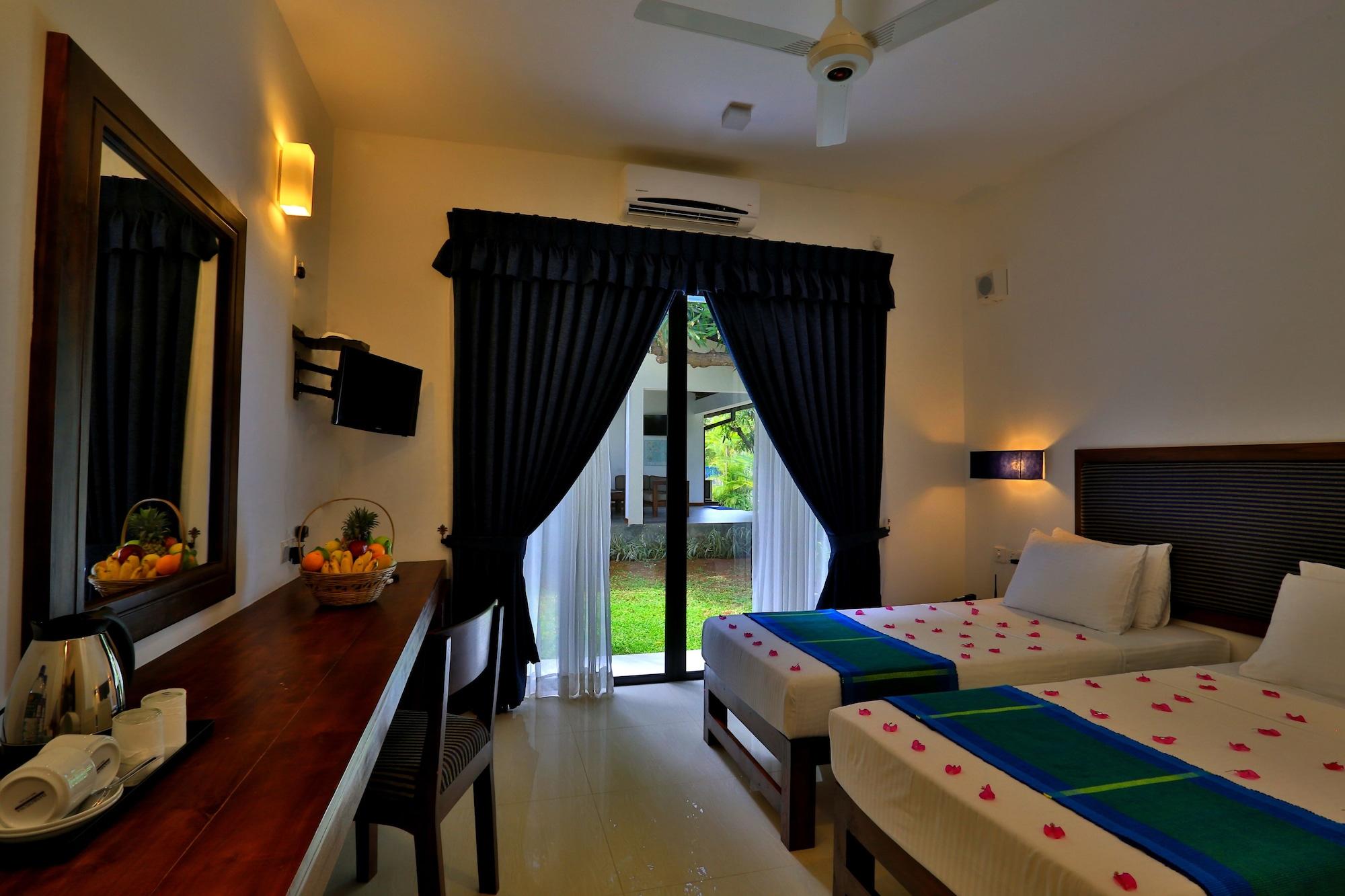 The Blue Wave Hotel Arugam Bay Bagian luar foto
