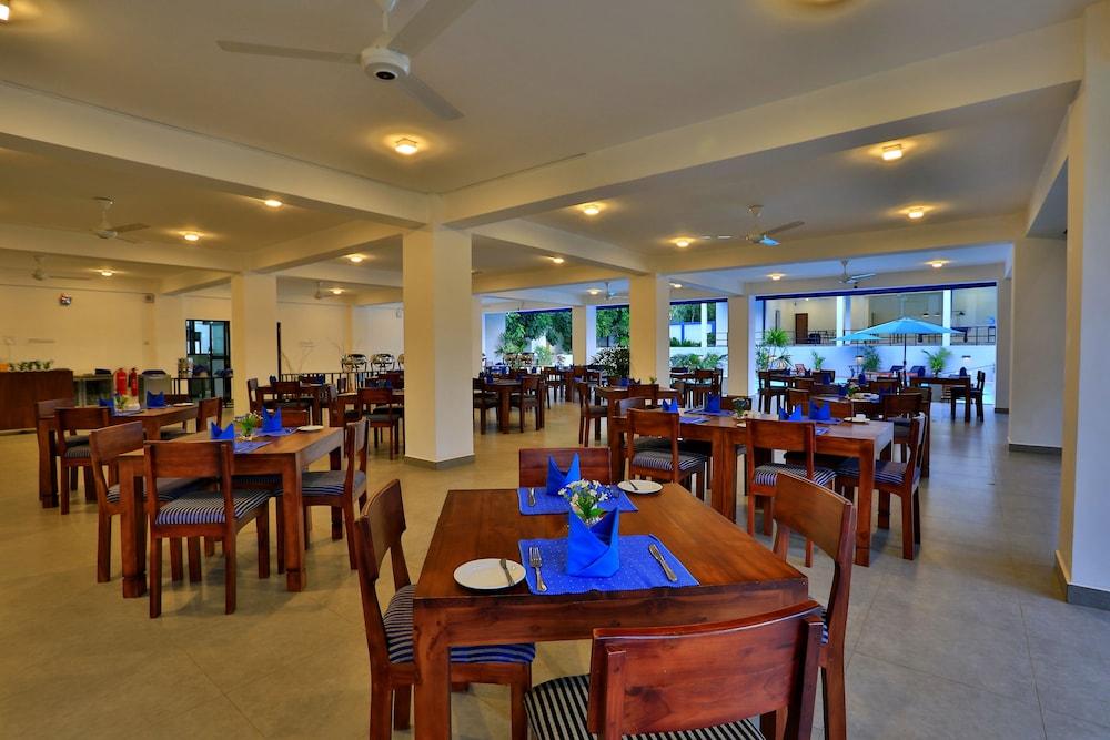 The Blue Wave Hotel Arugam Bay Bagian luar foto