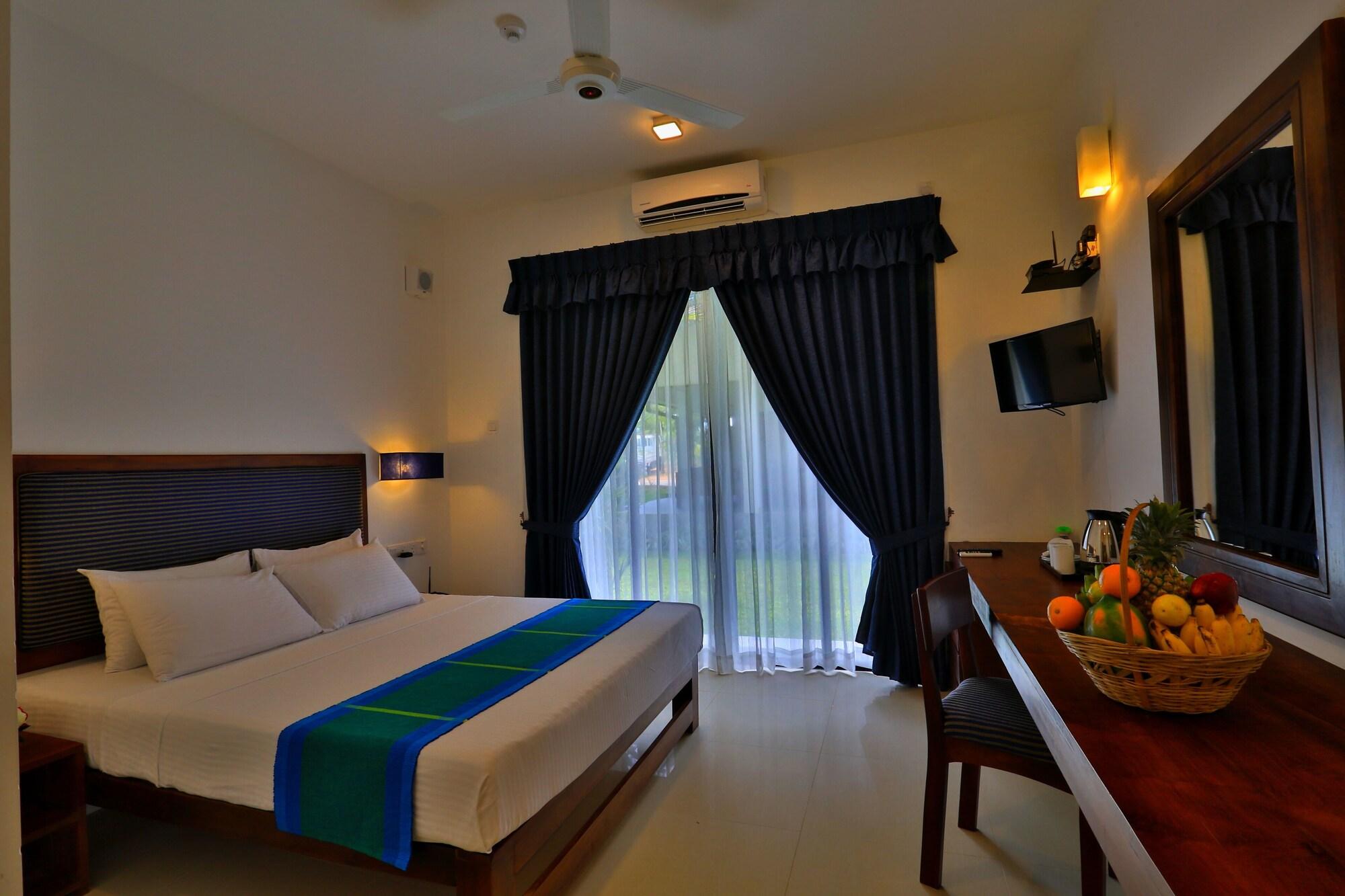 The Blue Wave Hotel Arugam Bay Bagian luar foto