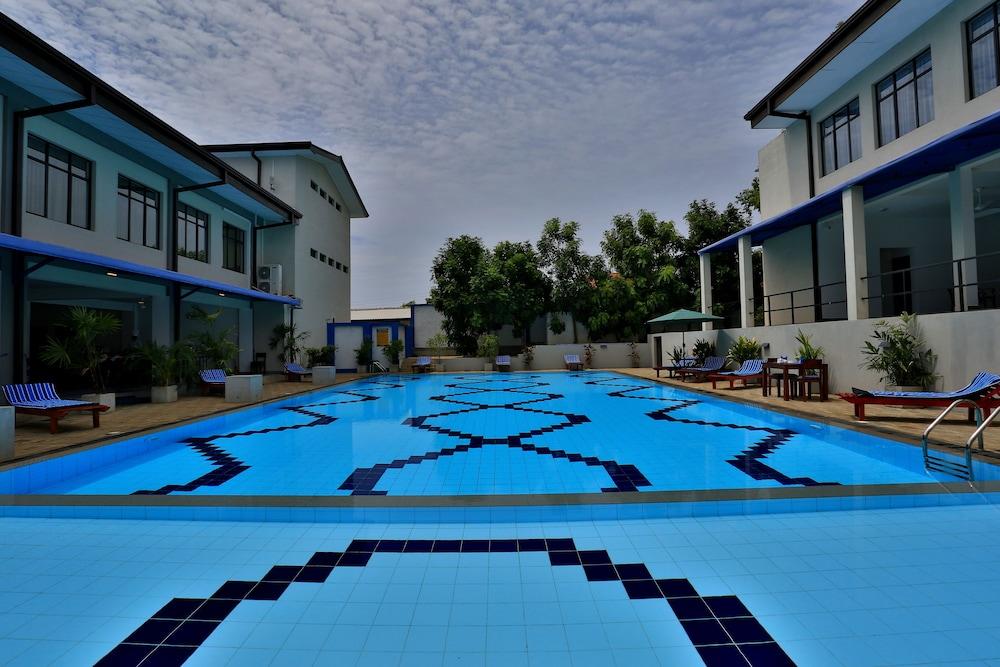 The Blue Wave Hotel Arugam Bay Bagian luar foto