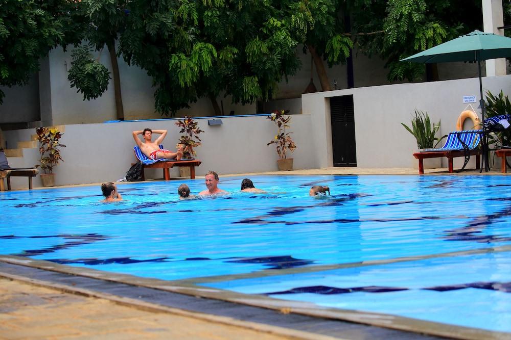The Blue Wave Hotel Arugam Bay Bagian luar foto