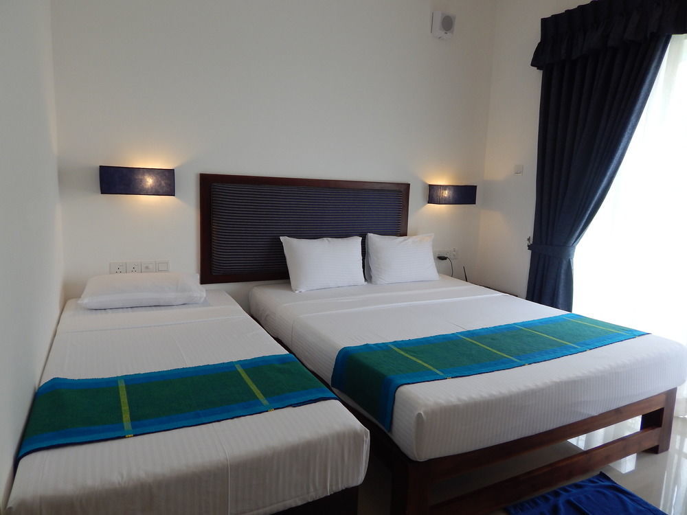 The Blue Wave Hotel Arugam Bay Bagian luar foto