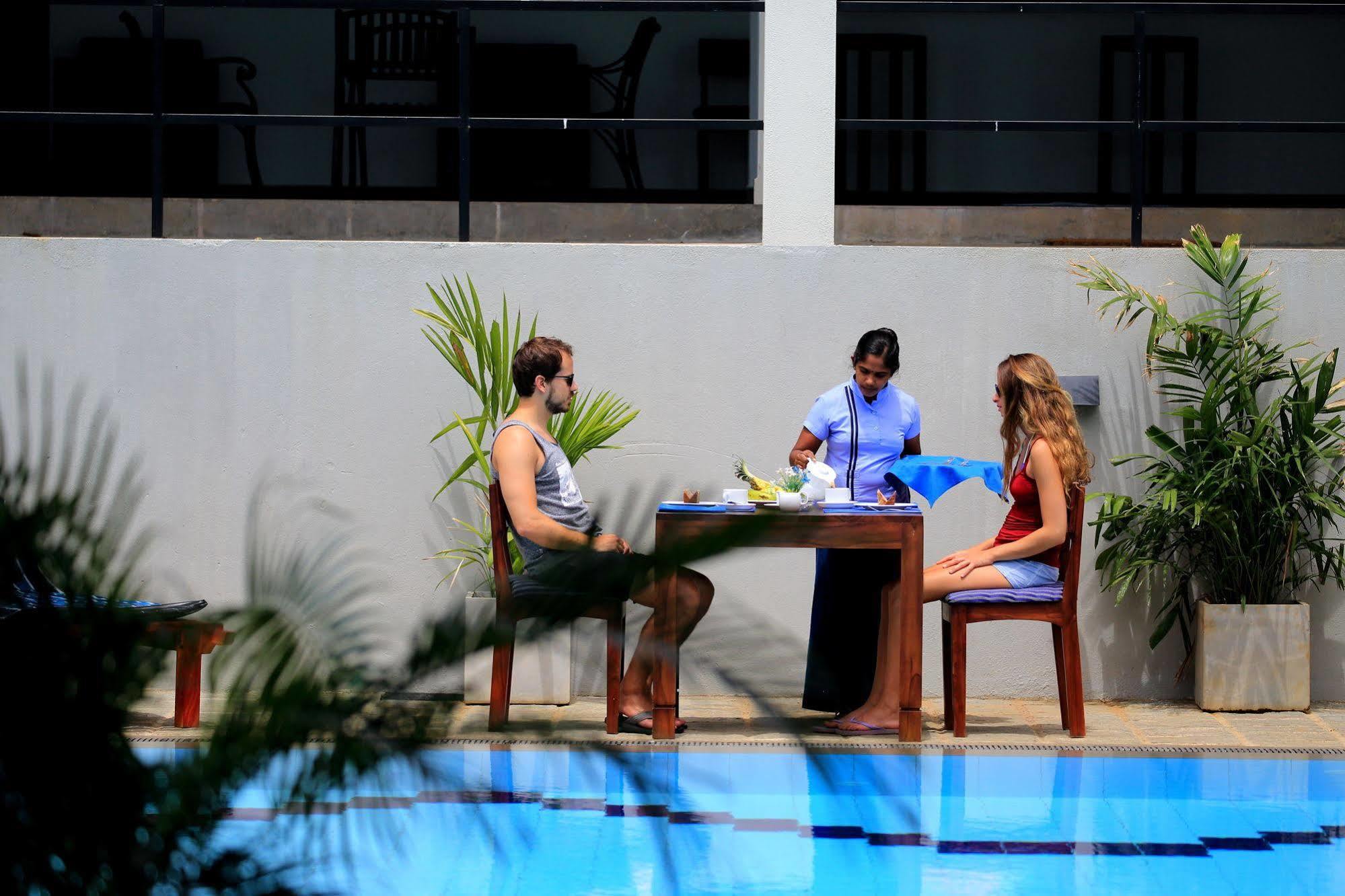 The Blue Wave Hotel Arugam Bay Bagian luar foto