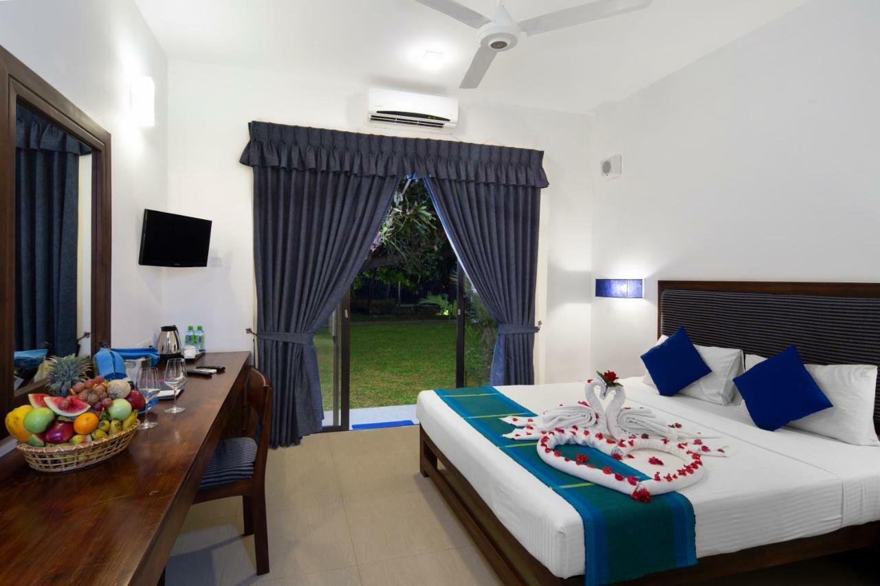 The Blue Wave Hotel Arugam Bay Bagian luar foto