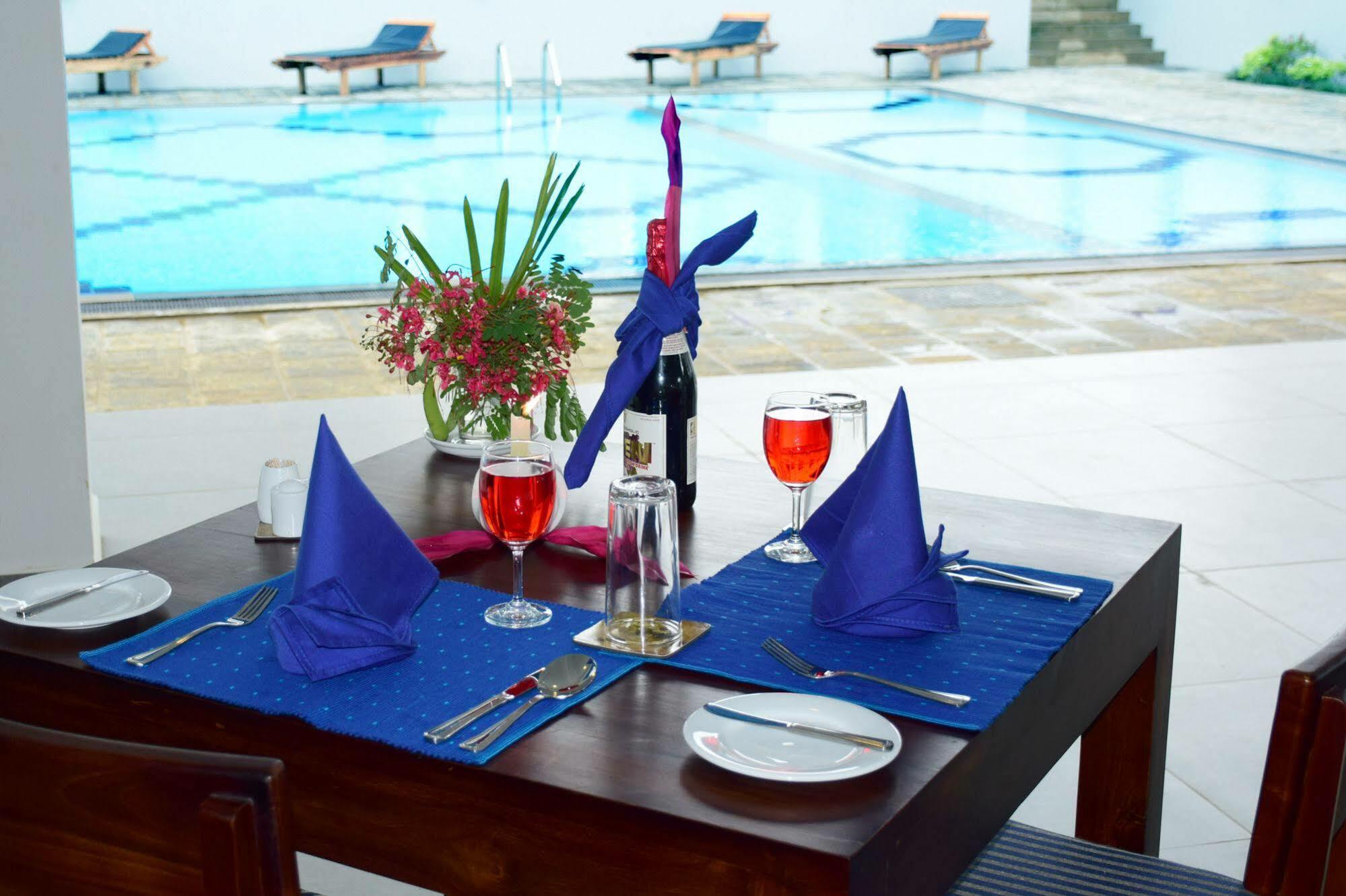 The Blue Wave Hotel Arugam Bay Bagian luar foto