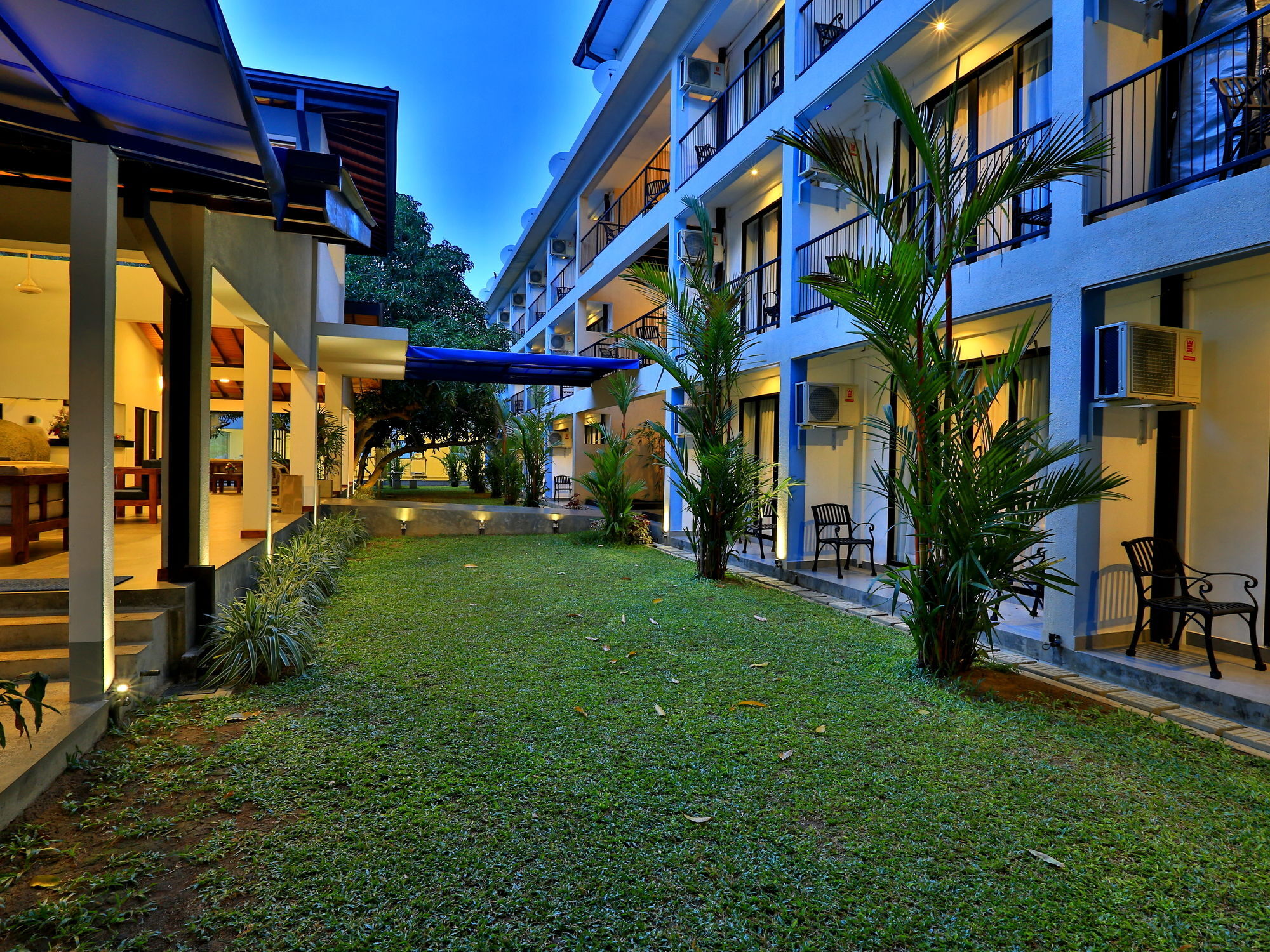The Blue Wave Hotel Arugam Bay Bagian luar foto